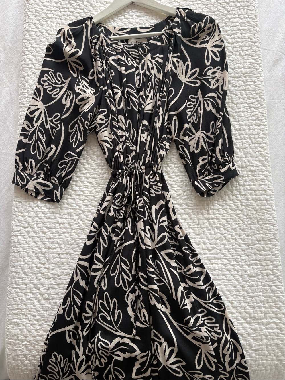 Velvet by Graham & Spencer Black & Cream Abstract Floral Print Dress